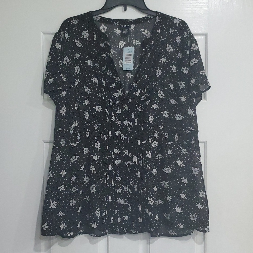 Torrid Black White Floral Lightweight Ruffle Detail Short Sleeve Blouse 2X